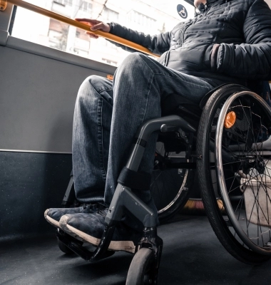 vozíčkář v autobuse